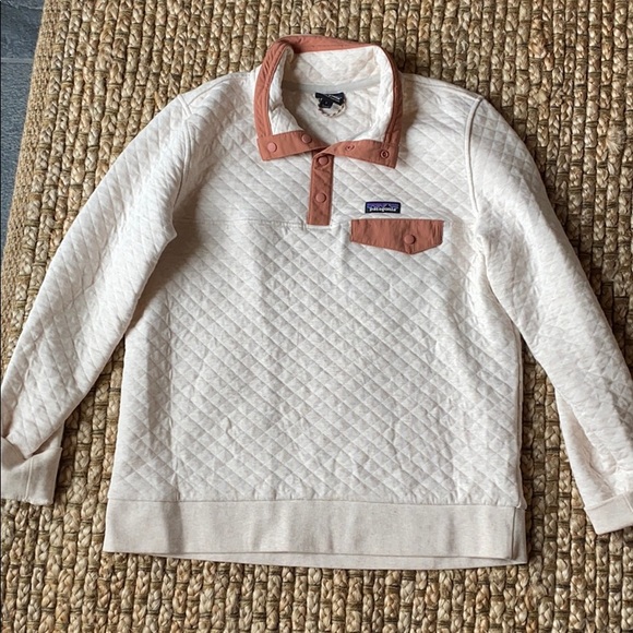 Patagonia Tops - Patagonia pull over sweatshirt